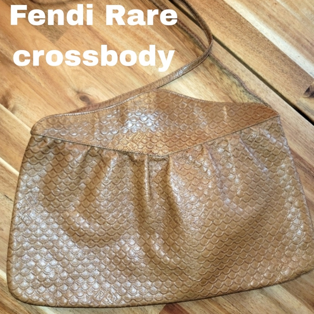 💕💕Vintage Authentic "RARE"Fendi crossbody bag💕💕
